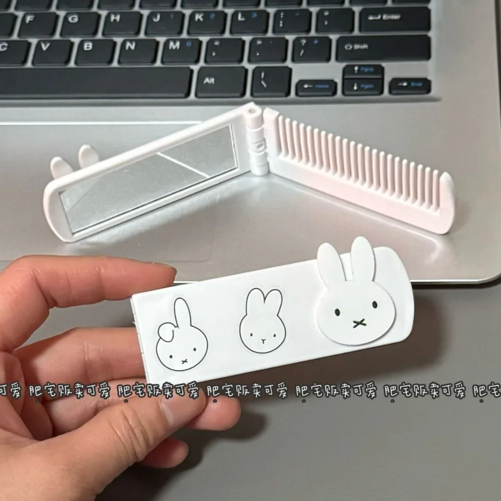 New Style Cute Miffy Rabbit 2-in-1 Folding Mirror Comb Student Portable Folding Mirror Kawaii Cartoon Handheld Daily Travel Gift
New Style Cute Miffy Rabbit 2-in-1 Folding Mirror Comb Student Portable Folding Mirror Kawaii Cartoon Handheld Daily Travel Gift