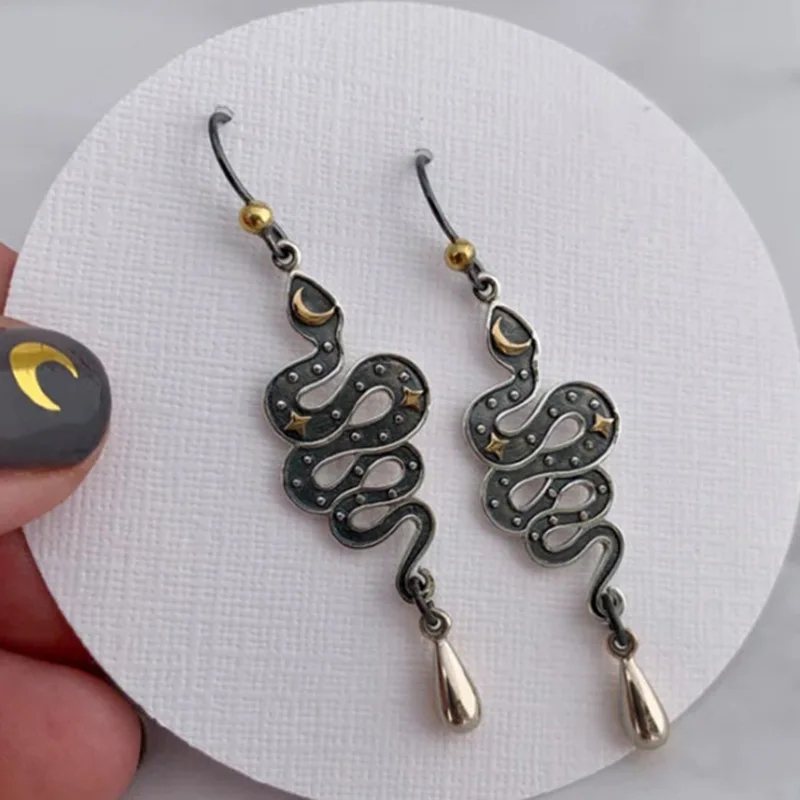 New retro snake earrings, cross-border jewelry, gothic star moon earrings.
New retro snake earrings, cross-border jewelry, gothic star moon earrings.