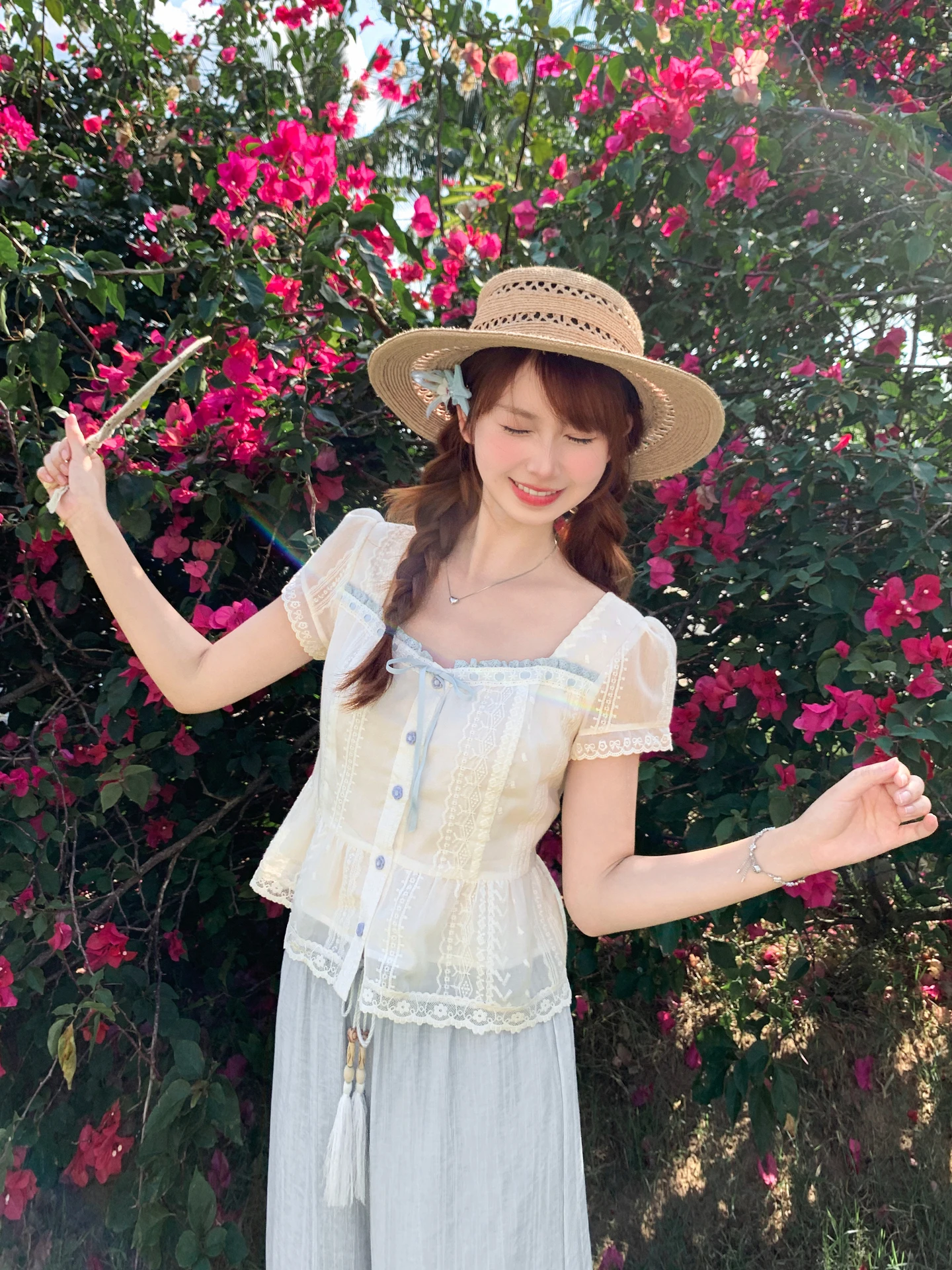 Sweet Style Short Lace Patchwork Bubble Sleeve Slim Fit Shirt Women's Summer 2026 New Fashion Square Collar Casual Shirt
Sweet Style Short Lace Patchwork Bubble Sleeve Slim Fit Shirt Women's Summer 2026 New Fashion Square Collar Casual Shirt