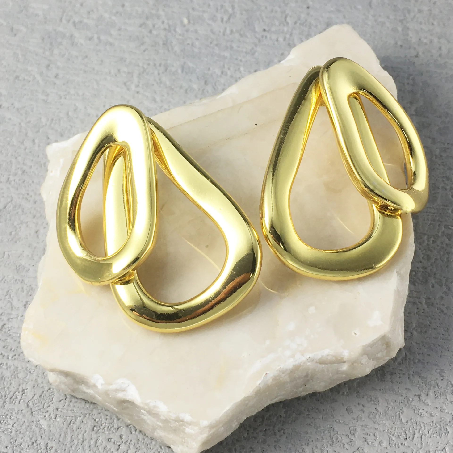 2024UNOde50 Hot selling European and American fashion creative geometric women earrings romantic jewelry gift bag
2024UNOde50 Hot selling European and American fashion creative geometric women earrings romantic jewelry gift bag