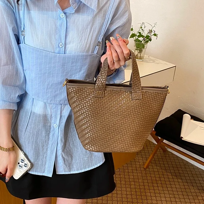 Elegant Leather Diaper Bag Original Designer Satchel Stylish Minimalist Shoulder Purse Unique Commuter Tote With Letter Logo
Elegant Leather Diaper Bag Original Designer Satchel Stylish Minimalist Shoulder Purse Unique Commuter Tote With Letter Logo