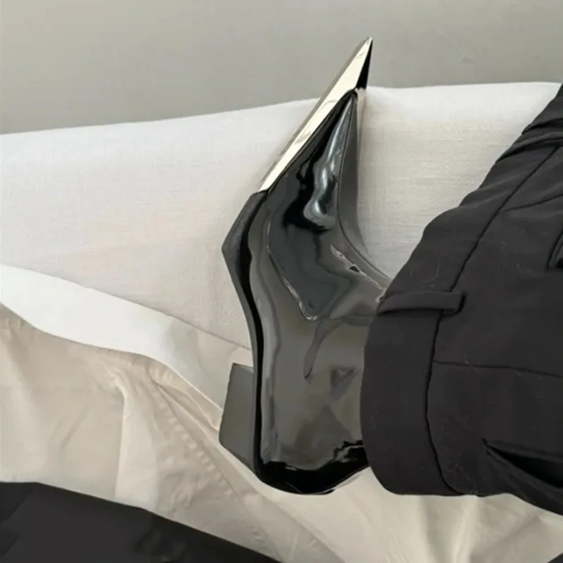 Metal Pointed Tip Chelsea Short Boots for Women Fad Thick Heel Patent Leather Zipper Ankle Boots High-end Designer Women's Shoes
Metal Pointed Tip Chelsea Short Boots for Women Fad Thick Heel Patent Leather Zipper Ankle Boots High-end Designer Women's Shoes
