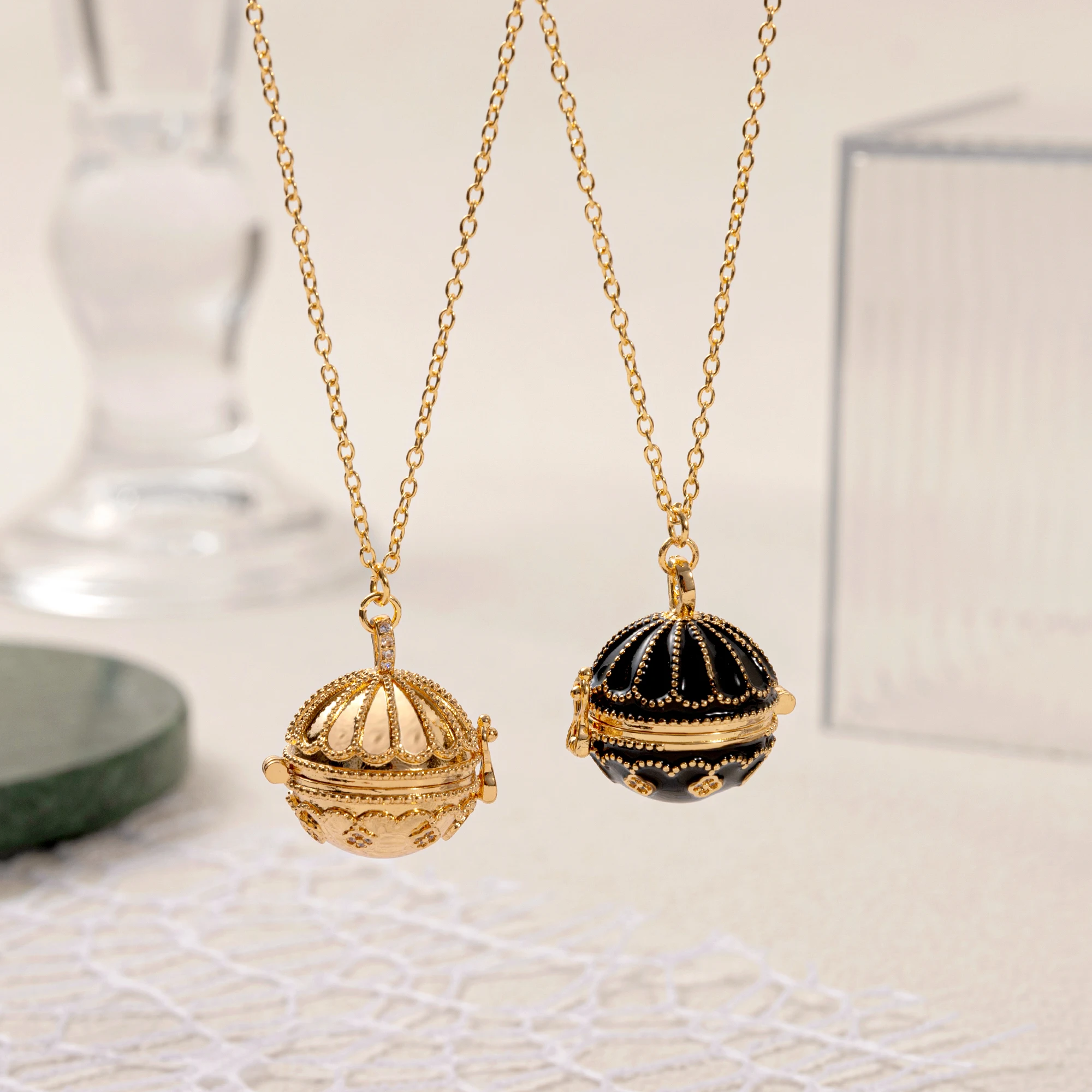 New opening and closing photo album retro style round ball versatile fashion commemorative gift necklace for women 
New opening and closing photo album retro style round ball versatile fashion commemorative gift necklace for women