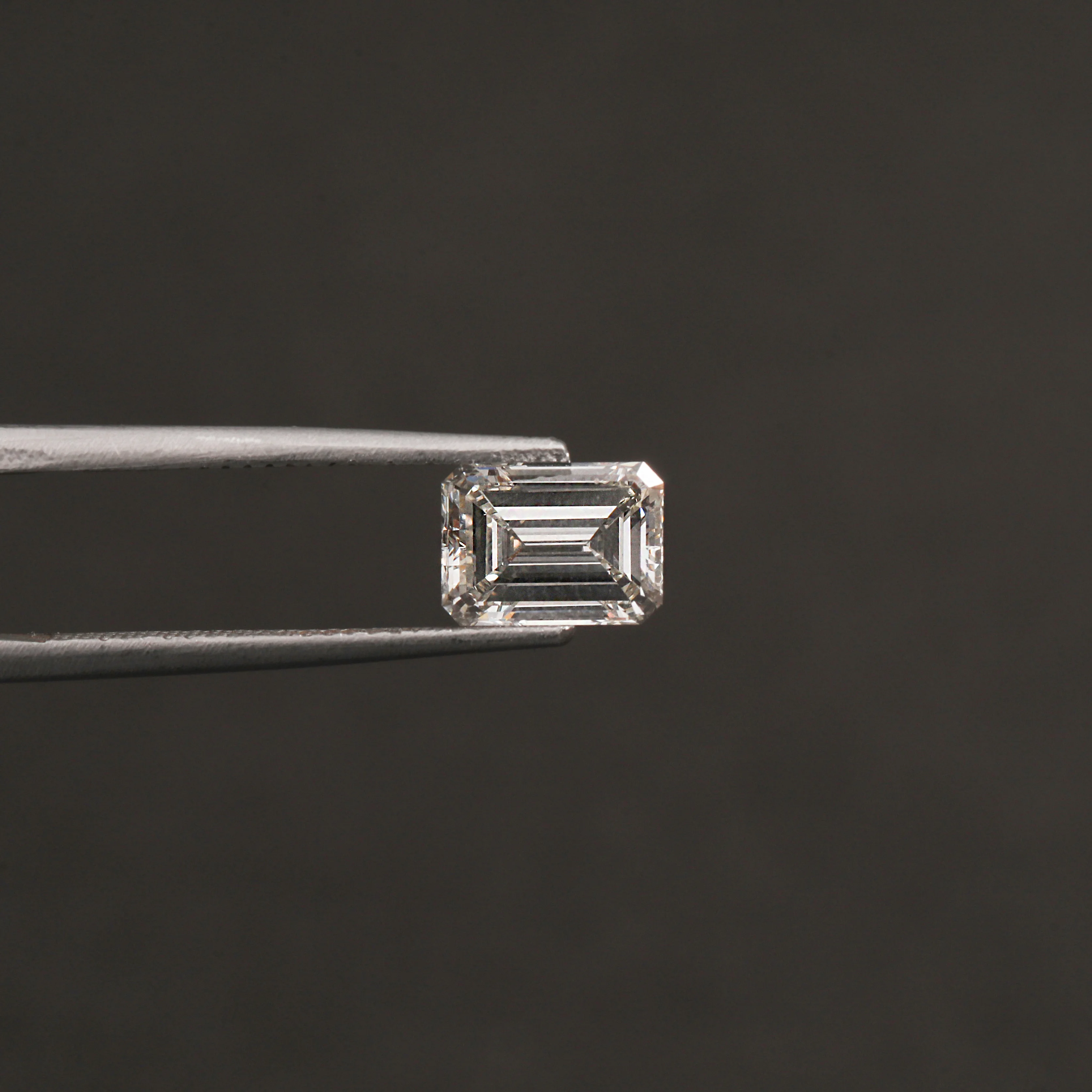 2.5 CT Lab Grown Emerald Cut Diamond CVD EF IGI Certified Loose Stone Jewelry Making Certificate
2.5 CT Lab Grown Emerald Cut Diamond CVD EF IGI Certified Loose Stone Jewelry Making Certificate