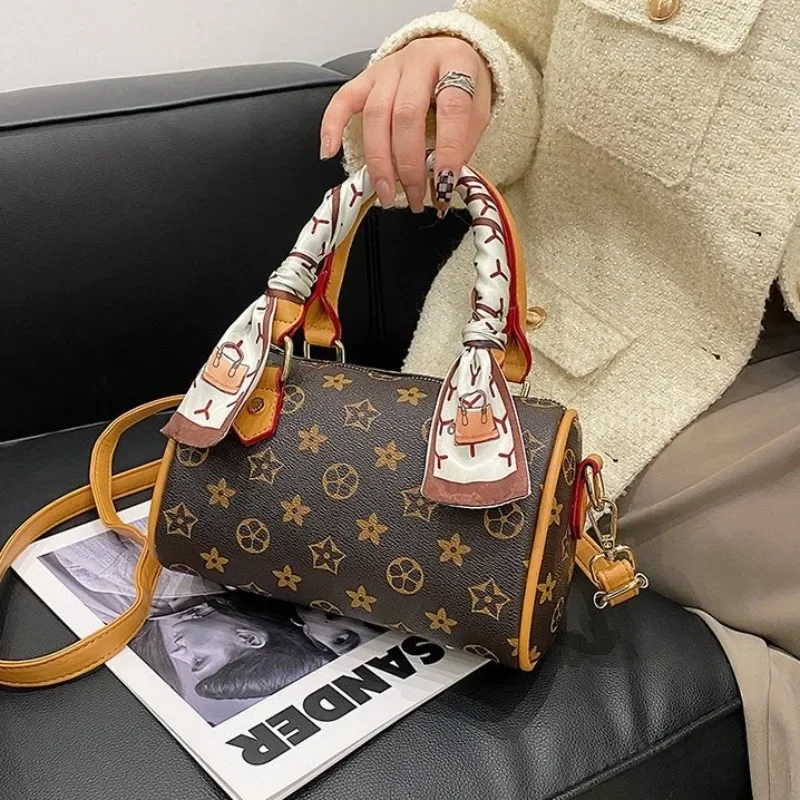 Luxurious Retro Diaper Bag Handbag Crossbody Gym Session Essentials Large Capacity Exquisite Glamorous Chic Timeless Functional
Luxurious Retro Diaper Bag Handbag Crossbody Gym Session Essentials Large Capacity Exquisite Glamorous Chic Timeless Functional