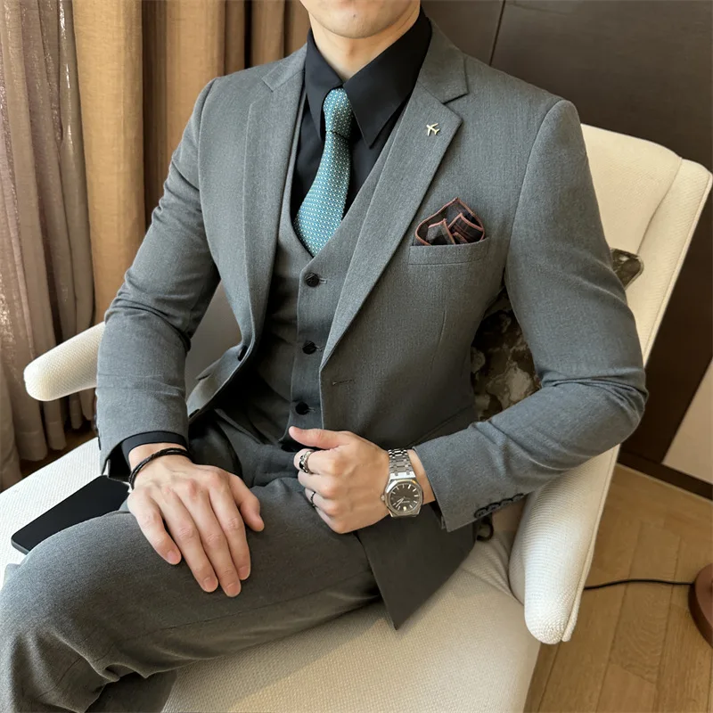 KIDWHXR Men Suit Set Turn Down Collar Pocket Blazer Man V-neck Vest Straight-leg Pant Male Simple Solid Color Three-piece Outfit
KIDWHXR Men Suit Set Turn Down Collar Pocket Blazer Man V-neck Vest Straight-leg Pant Male Simple Solid Color Three-piece Outfit