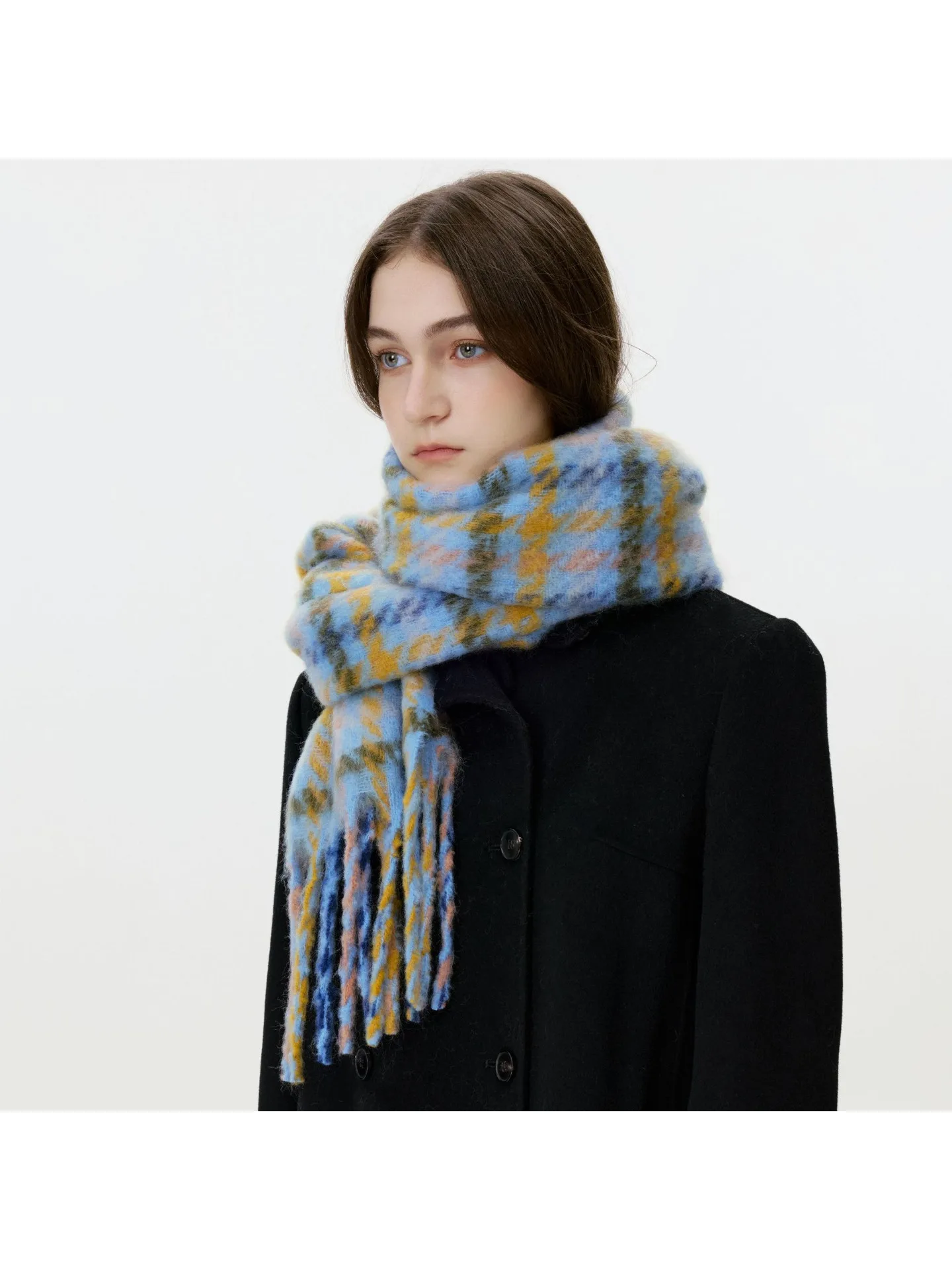 Simple brushed plaid checkered scarf shawl for women in winter, imitation mohair fringed warm neck warmer
Simple brushed plaid checkered scarf shawl for women in winter, imitation mohair fringed warm neck warmer