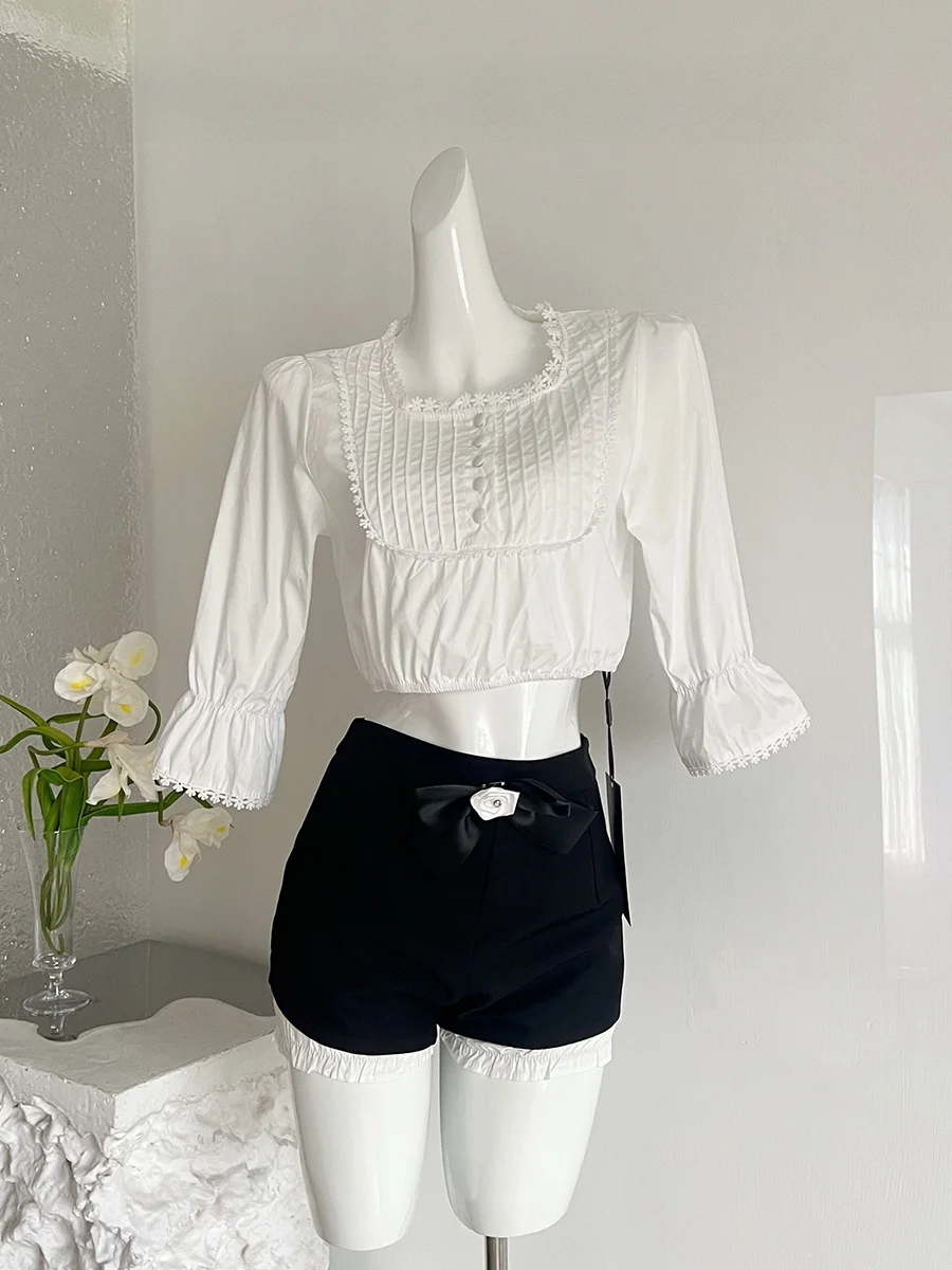 Luckymana Retro Hong Kong Style Two-Piece Set Square Collar Top And Shorts Elegantly Designed Ladies Fashion Summer Outfit
Luckymana Retro Hong Kong Style Two-Piece Set Square Collar Top And Shorts Elegantly Designed Ladies Fashion Summer Outfit
