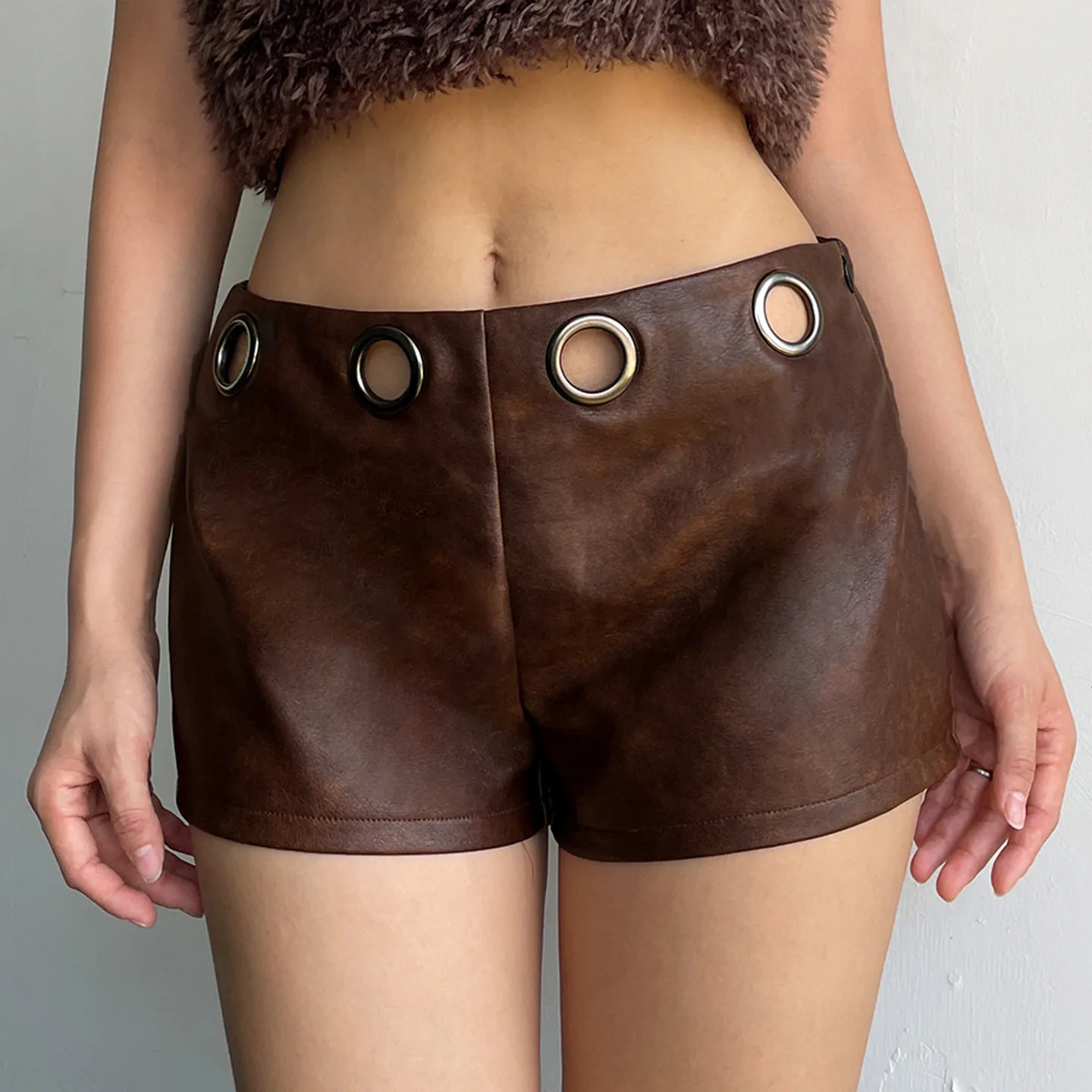 Autumn New Women's Brown Pu Leather Splicing Hole Waist Design Shorts Retro Personalized Fashion Hot Pants 
Autumn New Women's Brown Pu Leather Splicing Hole Waist Design Shorts Retro Personalized Fashion Hot Pants