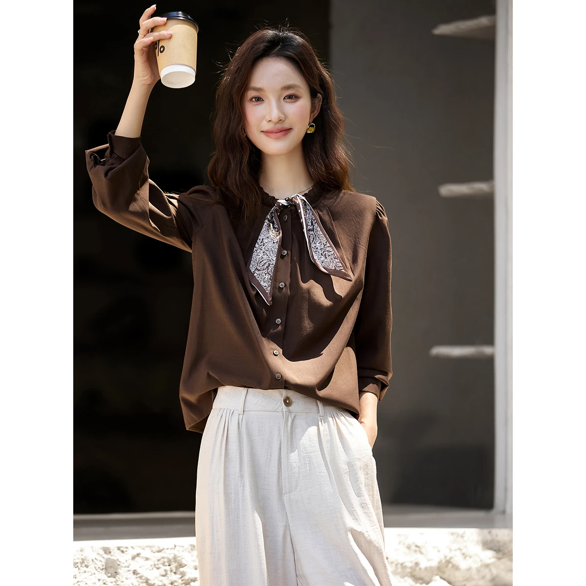 VIMLY шелковый шарф, рубашки с круглым вырезом, женские осенние новые блузки с круглым вырезом, шикарные ретро-блузки с пышными однотонными рукавами, женская одежда A3005
VIMLY шелковый шарф, рубашки с круглым вырезом, женские осенние новые блузки с круглым вырезом, шикарные ретро-блузки с пышными однотонными рукавами, женская одежда A3005