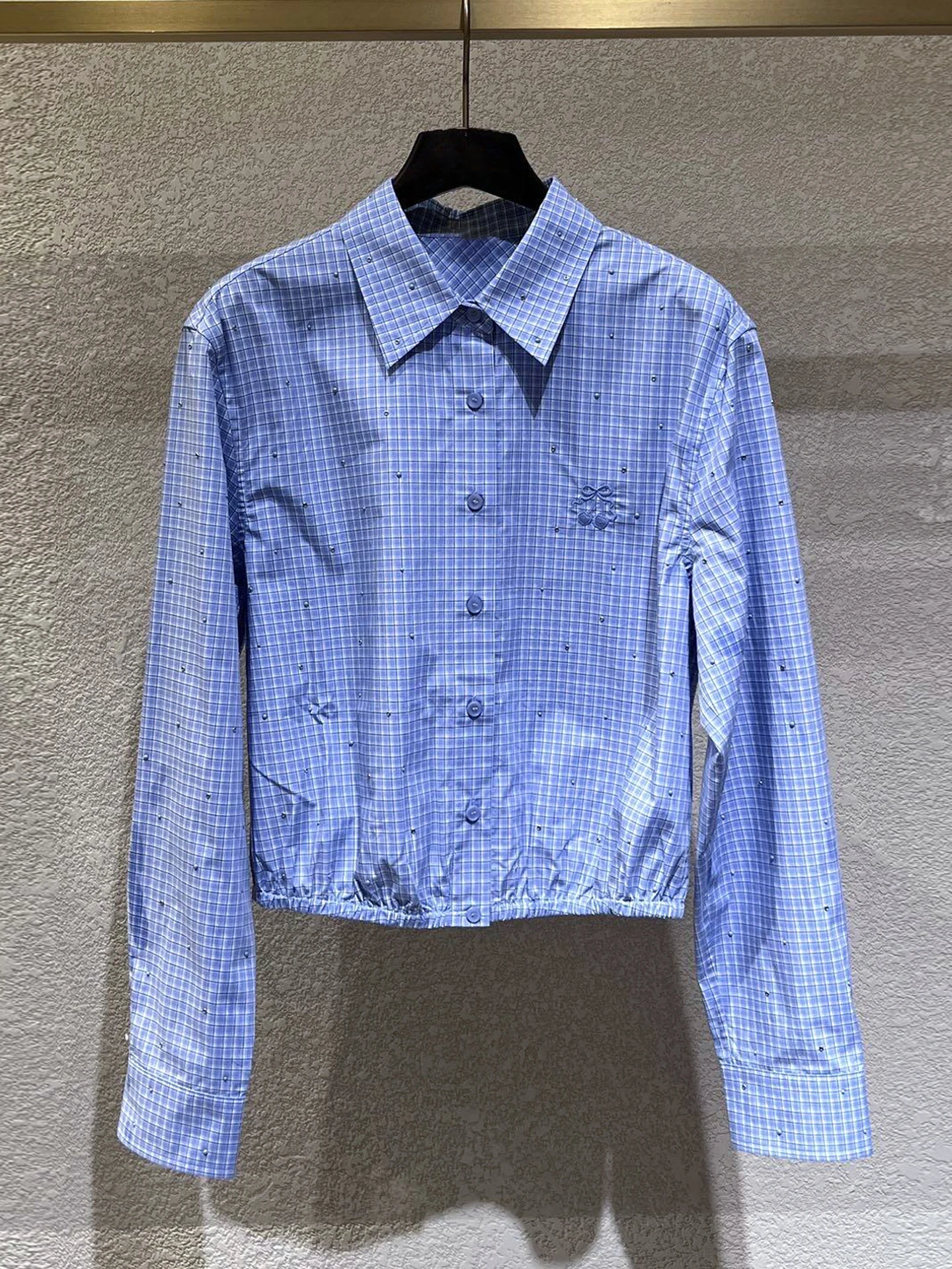 Casual Summer 2026 Women's Shirt Embroidered Diamond Glue Upper Body South Oil High End Fashion Checkered Pattern Commute Style
Casual Summer 2026 Women's Shirt Embroidered Diamond Glue Upper Body South Oil High End Fashion Checkered Pattern Commute Style