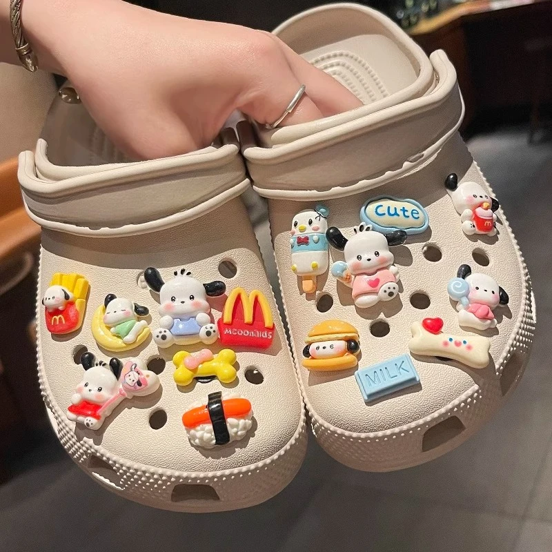 Элегантная готическая обувь MINISO Sanrio с изображением мелодии и куроми, очаровательные украшения Pochacco, украшения Hello Kitty, съемные пряжки
Элегантная готическая обувь MINISO Sanrio с изображением мелодии и куроми, очаровательные украшения Pochacco, украшения Hello Kitty, съемные пряжки