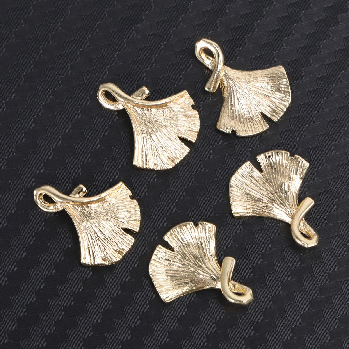 Metal Ginkgo Leaf Pendant Charm DIY Beads Jewelry Making Accessories Bracelet Spacer Dangle Keychain Decorative Fashion Creative
Metal Ginkgo Leaf Pendant Charm DIY Beads Jewelry Making Accessories Bracelet Spacer Dangle Keychain Decorative Fashion Creative