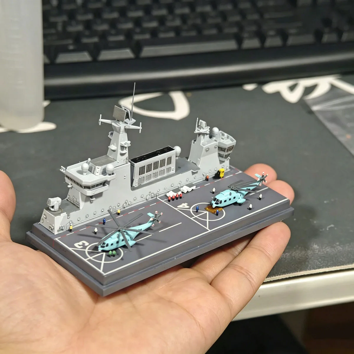1/700 Scale Type 075 Amphibious Assault Ship Island Superstructure Model 10.6cm Handmade Ships Static Model Ship Toy Ornament
1/700 Scale Type 075 Amphibious Assault Ship Island Superstructure Model 10.6cm Handmade Ships Static Model Ship Toy Ornament
