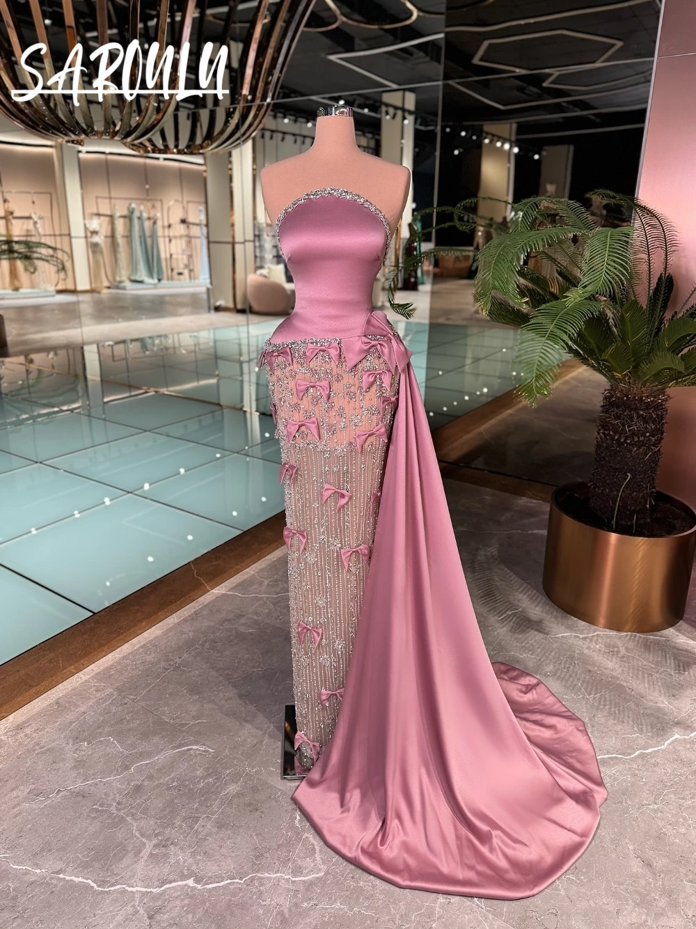 Милое и элегантное розовое атласное вечернее платье с кристаллами и бусинами, бантом, без бретелек, платье для выпускного вечера с боковым шлейфом, уникальная нежная прямая одежда
Милое и элегантное розовое атласное вечернее платье с кристаллами и бусинами, бантом, без бретелек, платье для выпускного вечера с боковым шлейфом, уникальная нежная прямая одежда