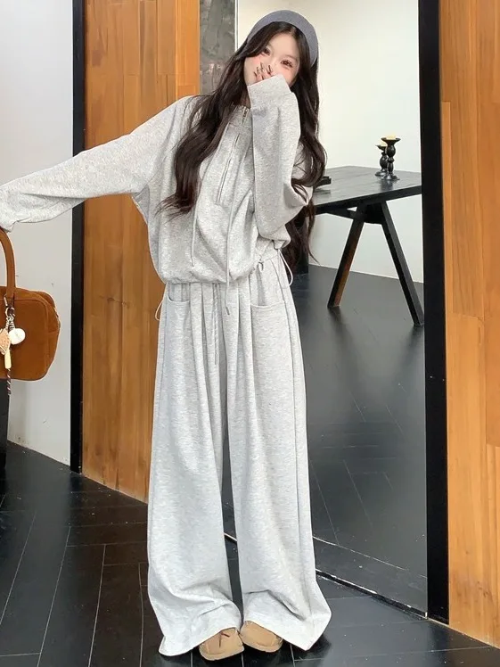 Ay Дизайнерский свитшот на молнии с высокой талией, свободные широкие брюки, брюки Dra, осенний повседневный женский комплект Faion
Ay Дизайнерский свитшот на молнии с высокой талией, свободные широкие брюки, брюки Dra, осенний повседневный женский комплект Faion