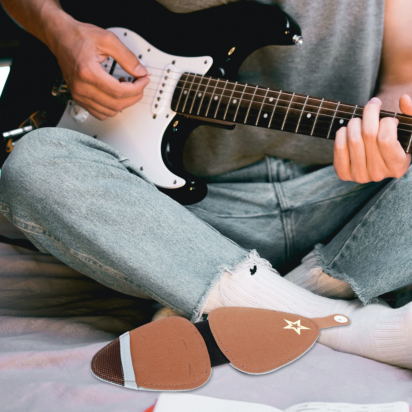 Guitar Pick Bag Plectrum Storage Holder Durable Material Picks Carrying Pouch Electric Guitar Accessory ganizer Wallet
Guitar Pick Bag Plectrum Storage Holder Durable Material Picks Carrying Pouch Electric Guitar Accessory ganizer Wallet