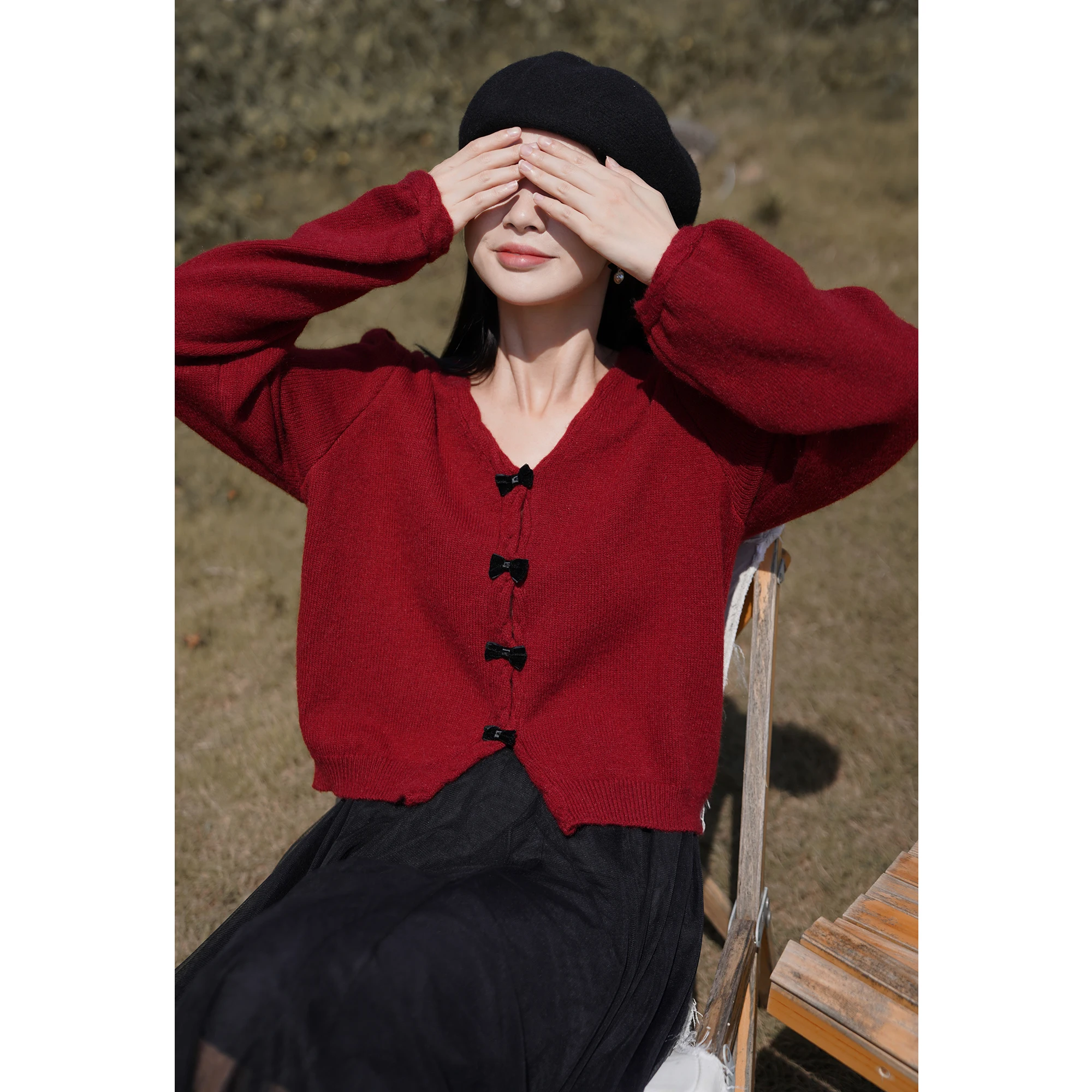 ALXNAN Vintage Red V-neck Bow Knitted Cardigan Autumn Winter 2025 Women's Sweater Elegant Long Sleeve Knitwear Female LXN22207
ALXNAN Vintage Red V-neck Bow Knitted Cardigan Autumn Winter 2025 Women's Sweater Elegant Long Sleeve Knitwear Female LXN22207