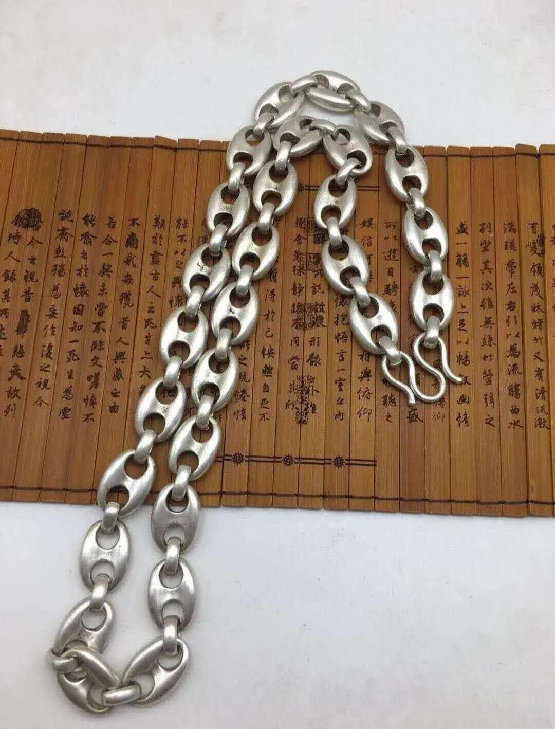 Jewelry, men and women of the same style, handmade interlocking necklace chain
Jewelry, men and women of the same style, handmade interlocking necklace chain