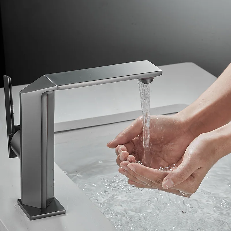 Новый смеситель для холодной и горячей воды, смеситель для раковины, смеситель из твердой латуни с золотистой щеткой для ванной комнаты, смеситель для раковины с одной ручкой, смеситель для крепления на раковину
Новый смеситель для холодной и горячей воды, смеситель для раковины, смеситель из твердой латуни с золотистой щеткой для ванной комнаты, смеситель для раковины с одной ручкой, смеситель для крепления на раковину