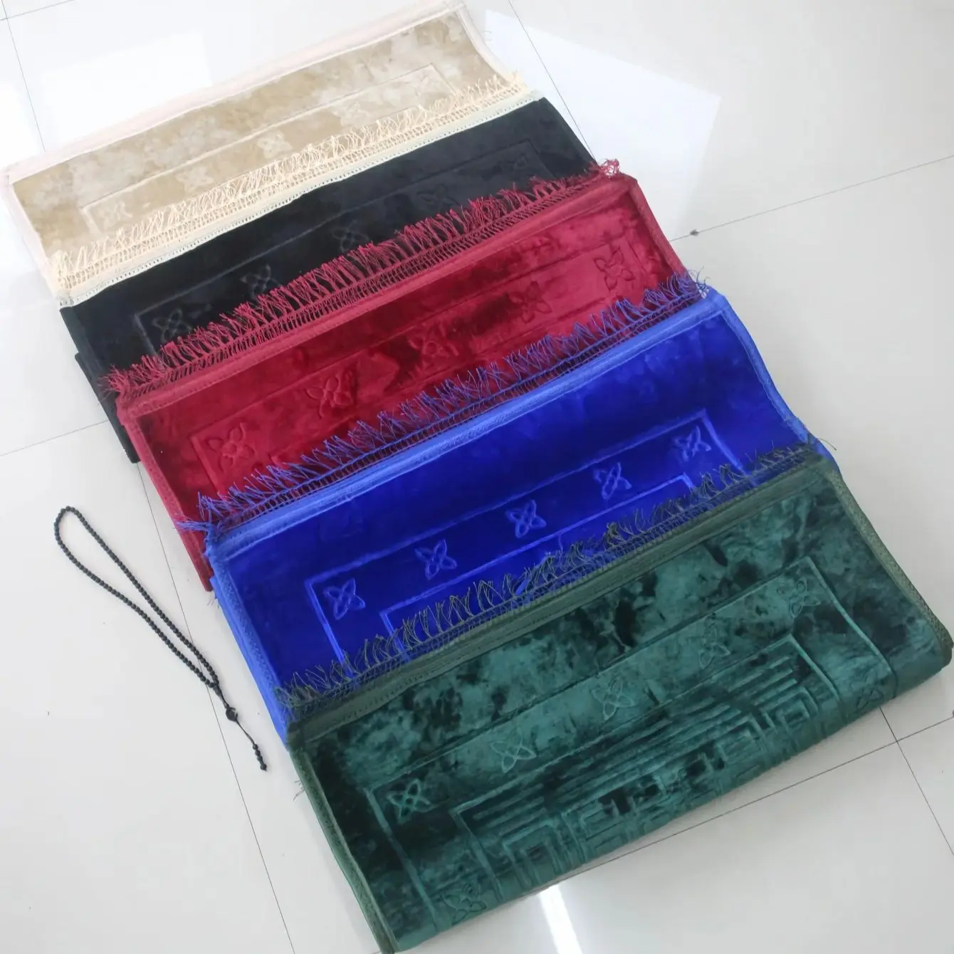 Prayer Rug Muslim Velvet Mat Islamic Thick Large Padded 80cm*120cm for Men Women with Prayer Beads Eid Travel Ramadan Gift
Prayer Rug Muslim Velvet Mat Islamic Thick Large Padded 80cm*120cm for Men Women with Prayer Beads Eid Travel Ramadan Gift