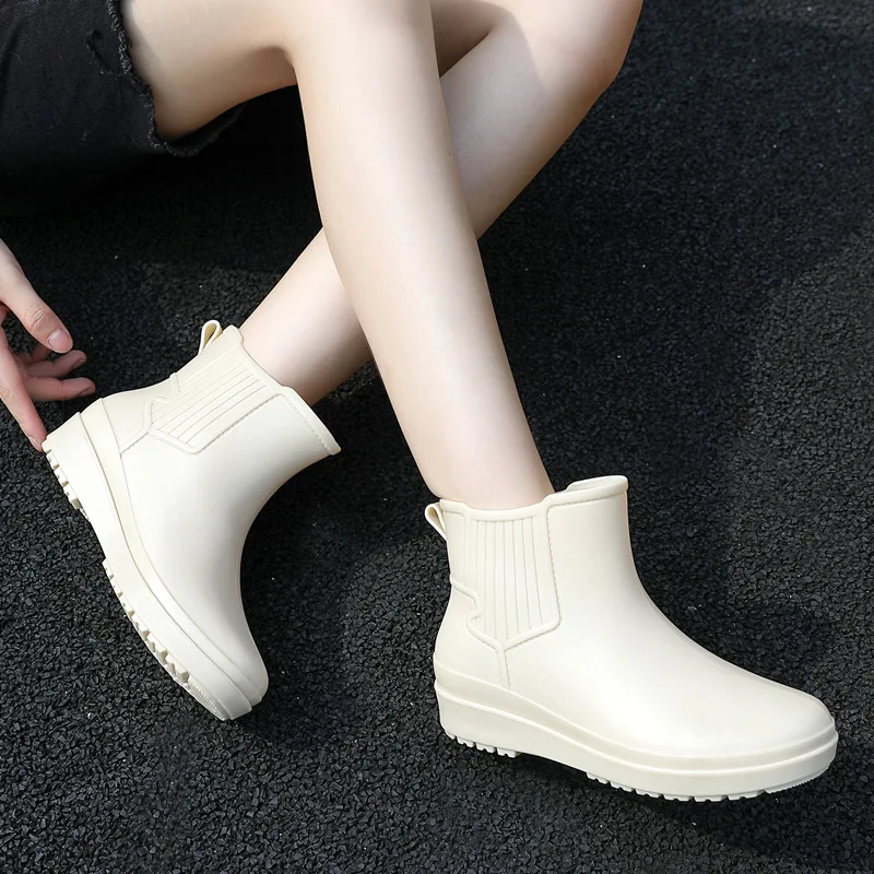 Fashionable Waterproof Fleece Lined Short Rain Boots Women's Outdoor Wear Anti Slip Smell Proof Shoe Covers Rubber Shoes
Fashionable Waterproof Fleece Lined Short Rain Boots Women's Outdoor Wear Anti Slip Smell Proof Shoe Covers Rubber Shoes