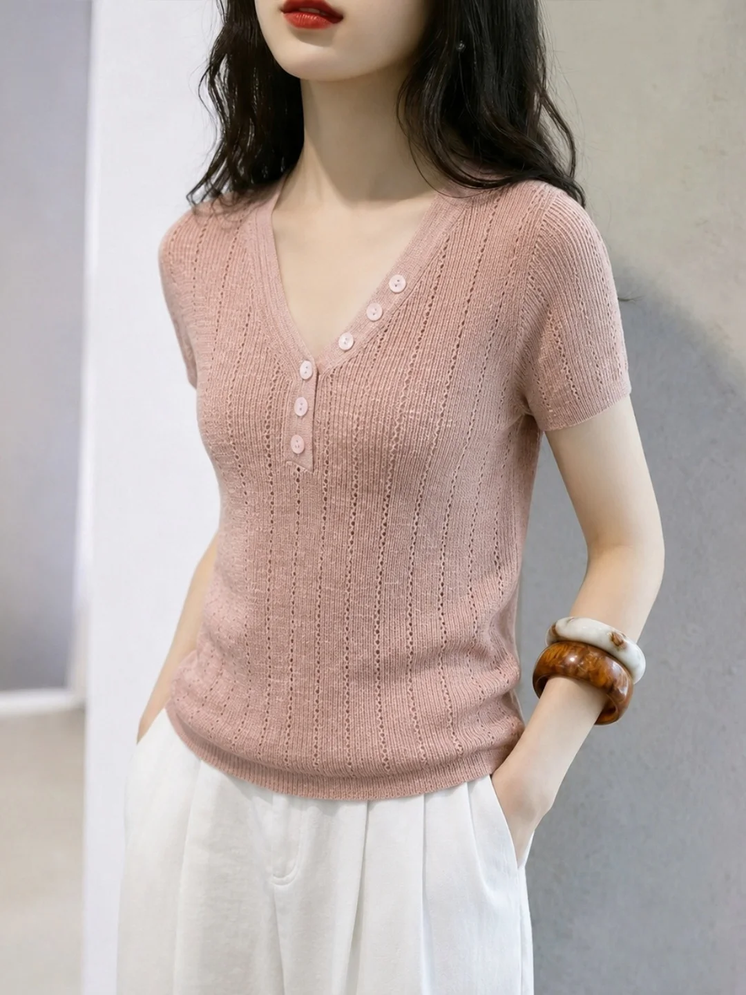 Soft Comfortable Ice Silk Knitted V-Neck Short Sleeve Top Women's Slimming Design Sensation Fashionable Anti-Aging Upper Body
Soft Comfortable Ice Silk Knitted V-Neck Short Sleeve Top Women's Slimming Design Sensation Fashionable Anti-Aging Upper Body