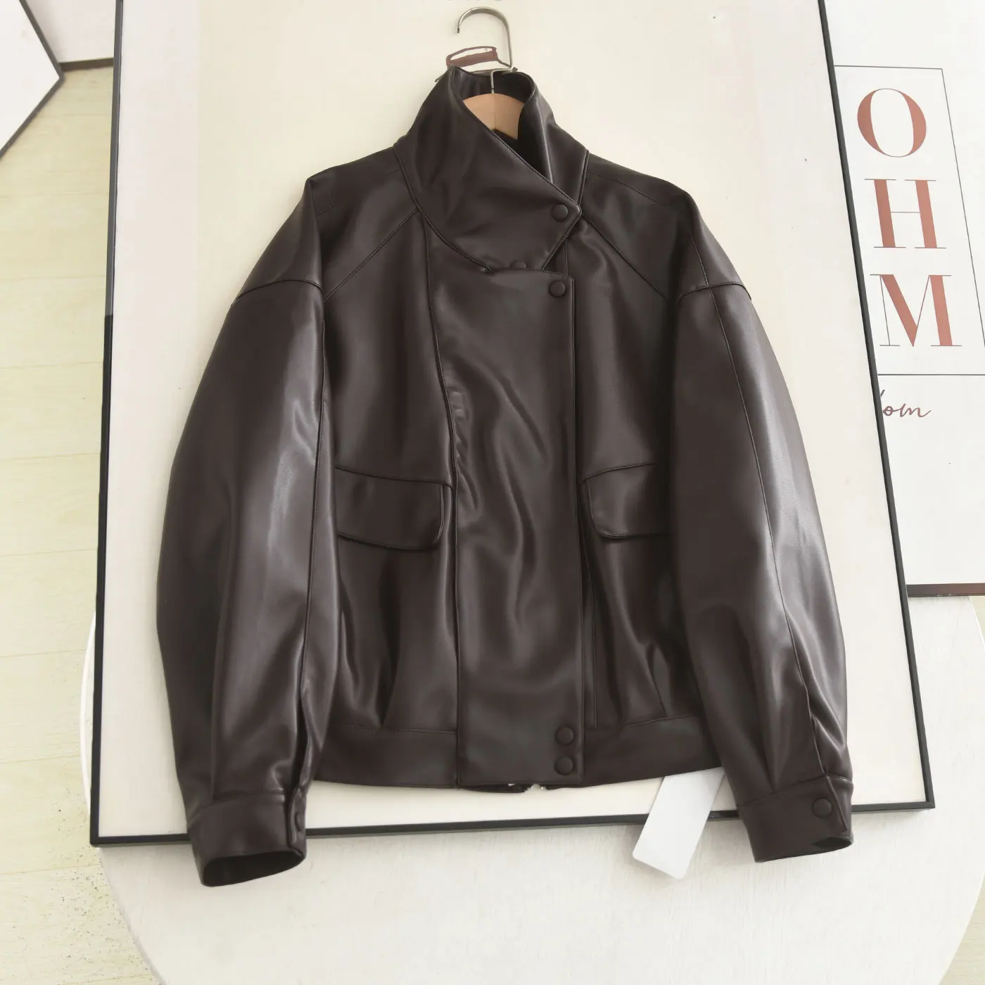 Sweet Cool Sle Women's Loose Stand Collar PU Leather Jaet Retro Faion Autumn Winter New Arrival Outerwear Coat
Sweet Cool Sle Women's Loose Stand Collar PU Leather Jaet Retro Faion Autumn Winter New Arrival Outerwear Coat