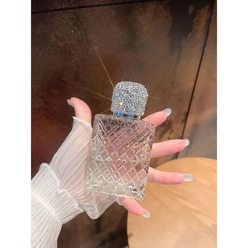 Spray Bottle With Diamonds, 100ml Perfume Refill High-end Hydrating Glass Spray Empty Bottle, Portable Gift
Spray Bottle With Diamonds, 100ml Perfume Refill High-end Hydrating Glass Spray Empty Bottle, Portable Gift