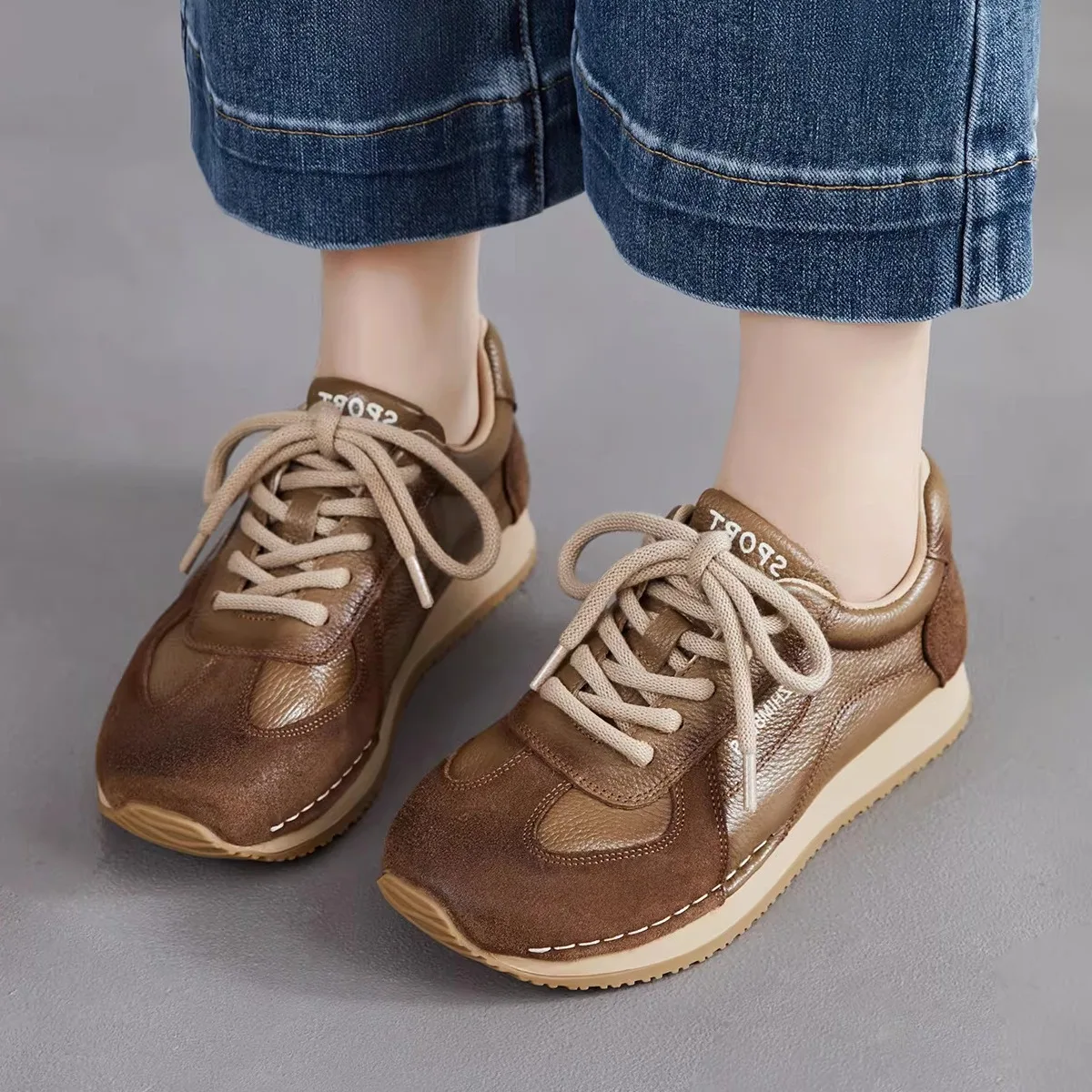 Women's Retro Style Thick Bottom Sporty Casual Shoes Breathable Mesh Lined Genuine Leather Agan Shoes Versatile Comfortable
Women's Retro Style Thick Bottom Sporty Casual Shoes Breathable Mesh Lined Genuine Leather Agan Shoes Versatile Comfortable