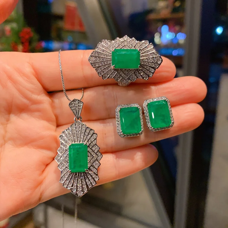 European and American style emerald ring and necklace jewelry set, creative design with full diamond setting, main stone 8*12
European and American style emerald ring and necklace jewelry set, creative design with full diamond setting, main stone 8*12