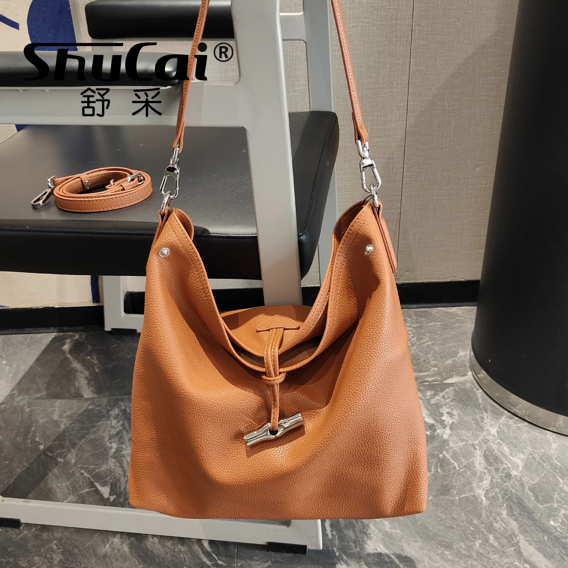 Genuine grade cow leather women's Korean fashion bucket bag ladies soft cowhide underarm bag shoulder crossbody bags female tote
Genuine grade cow leather women's Korean fashion bucket bag ladies soft cowhide underarm bag shoulder crossbody bags female tote