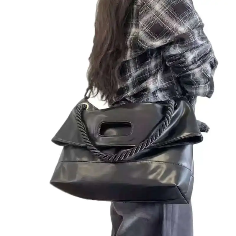 2026 Fashionable large capacity women's bag stylish and versatile ideal for daily commuting single shoulder crossbody bag
2026 Fashionable large capacity women's bag stylish and versatile ideal for daily commuting single shoulder crossbody bag