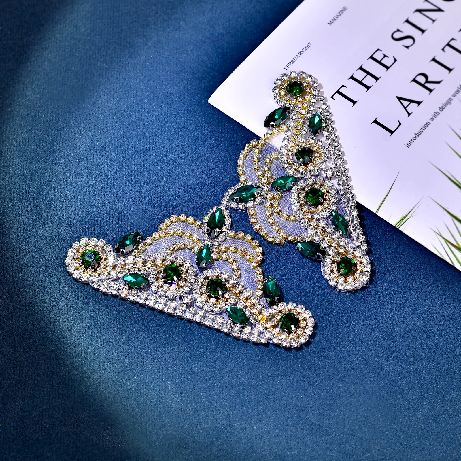 2PCS Crown Shape Rhinestone Patch Costume Accessories Sewing Crafts For Wedding Prom Dresses, Bridesmaid Crafts SP136
2PCS Crown Shape Rhinestone Patch Costume Accessories Sewing Crafts For Wedding Prom Dresses, Bridesmaid Crafts SP136