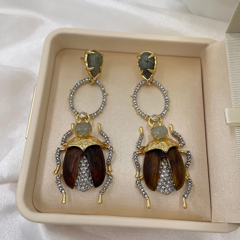 SENYU New Luxury European Vintage Scarab Beetle Earrings for Women Inlaid Crystal Insect Scarab Animal Stud Jewelry Party Gift
SENYU New Luxury European Vintage Scarab Beetle Earrings for Women Inlaid Crystal Insect Scarab Animal Stud Jewelry Party Gift