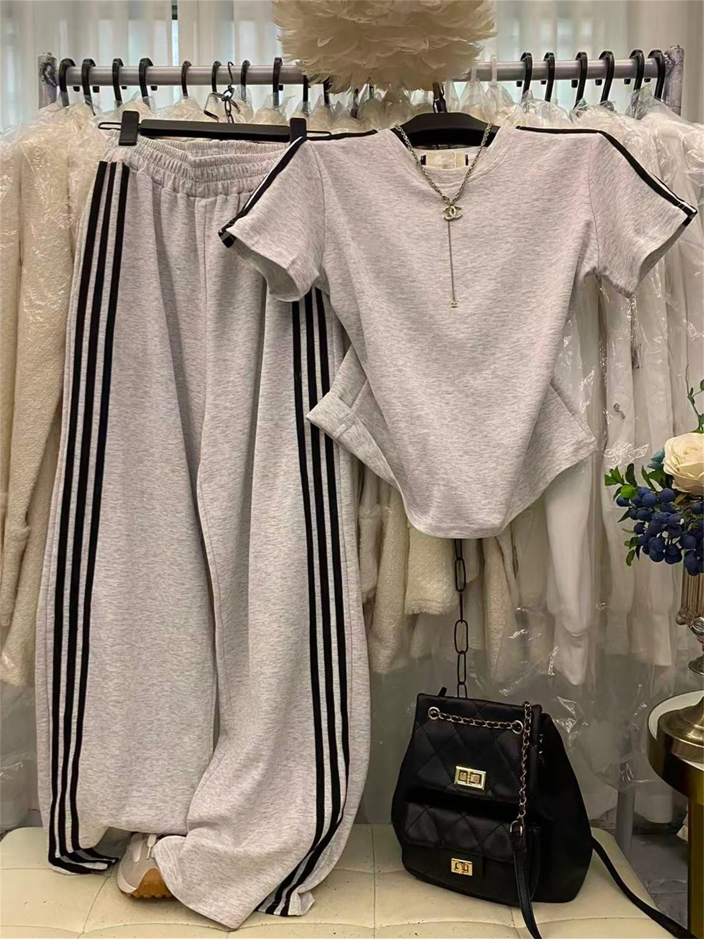 American Style Sportswear Set for Women Casual Loose Short Sleeve T-Shirt Top with Elastic Waist Wide Leg Pants Summer New
American Style Sportswear Set for Women Casual Loose Short Sleeve T-Shirt Top with Elastic Waist Wide Leg Pants Summer New