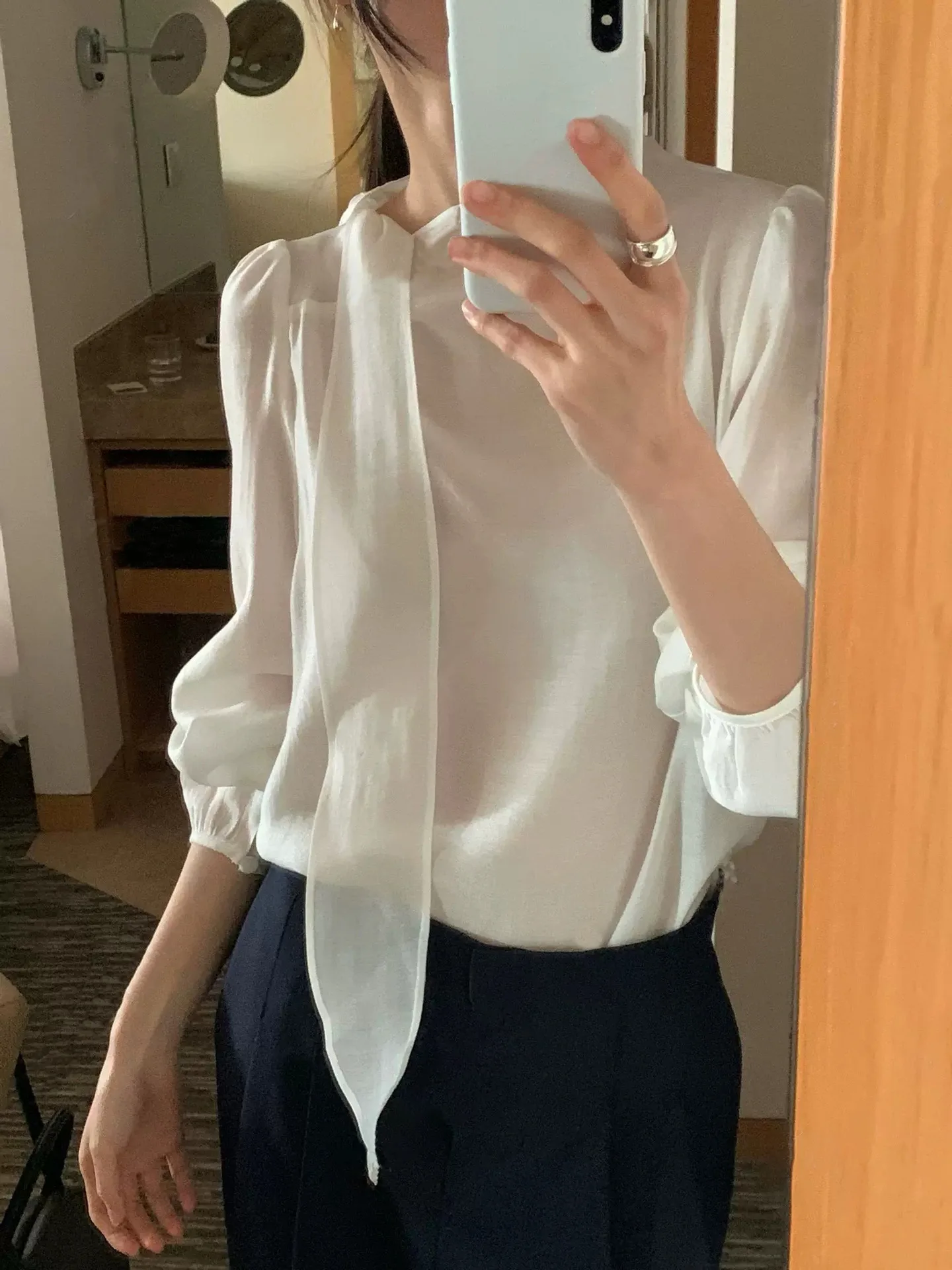 Elegant Pure Color Long Sleeve Shirt with Sash Women's Spring Summer New Style Breathable Loose Fit round Neck Top
Elegant Pure Color Long Sleeve Shirt with Sash Women's Spring Summer New Style Breathable Loose Fit round Neck Top