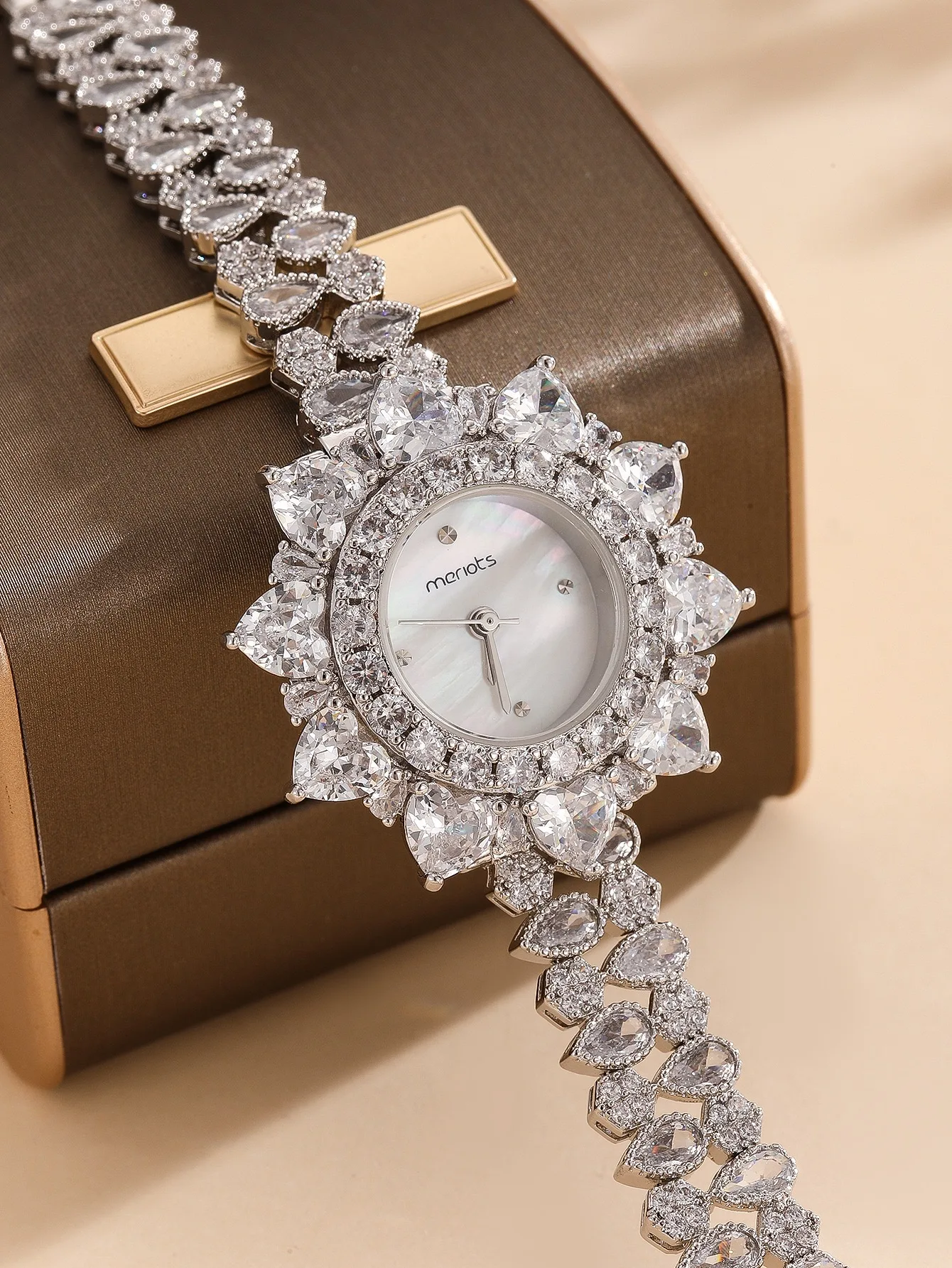 EYER Luxury Fashion Simple Design Geometric Round Bracelet Bangle Watch For Women Wedding Party Daily Jewelry Watch
EYER Luxury Fashion Simple Design Geometric Round Bracelet Bangle Watch For Women Wedding Party Daily Jewelry Watch