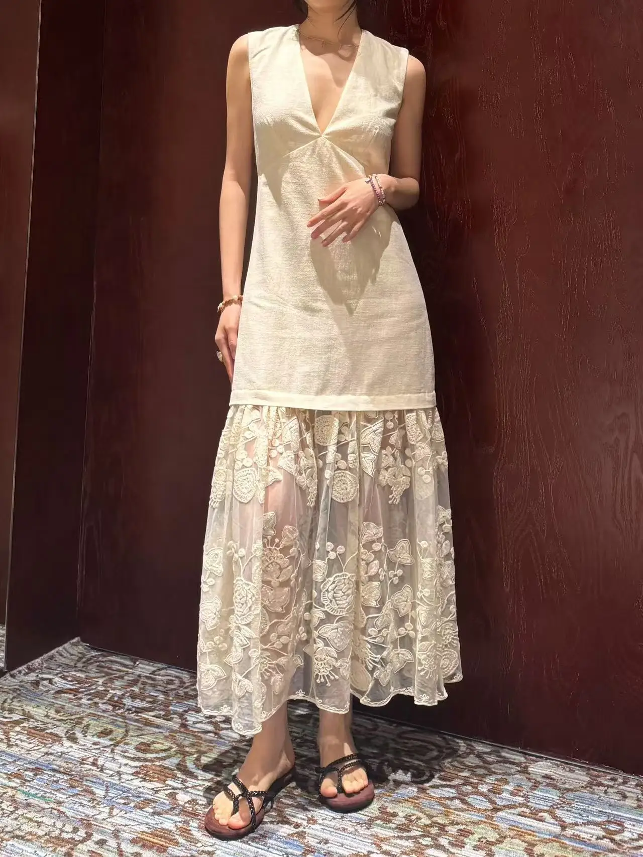 Pure Desire Long Dress 2026 New Style Deep V Neck Sleeveless Vest Skirt Mesh Embroidery Hemline Women's Summer Fashion Dress
Pure Desire Long Dress 2026 New Style Deep V Neck Sleeveless Vest Skirt Mesh Embroidery Hemline Women's Summer Fashion Dress