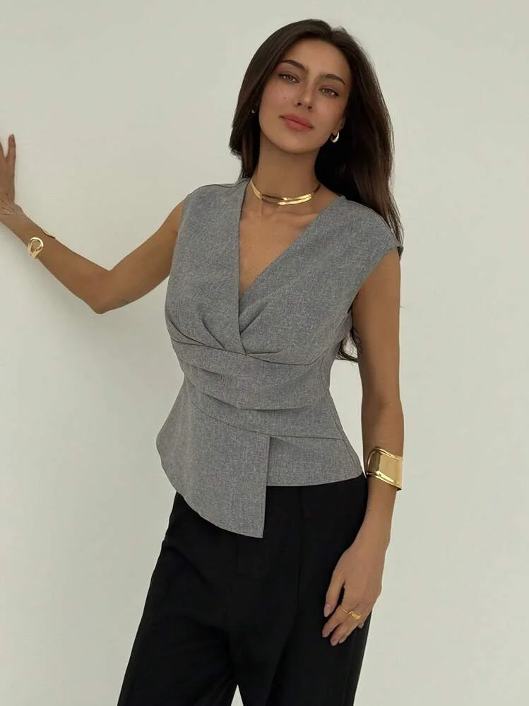 2025 New High-Quality Fashion Style V-Neck Polyester Fiber Pure Color Vest Women's Sleeveless Waist-Cinching Overhead Top
2025 New High-Quality Fashion Style V-Neck Polyester Fiber Pure Color Vest Women's Sleeveless Waist-Cinching Overhead Top