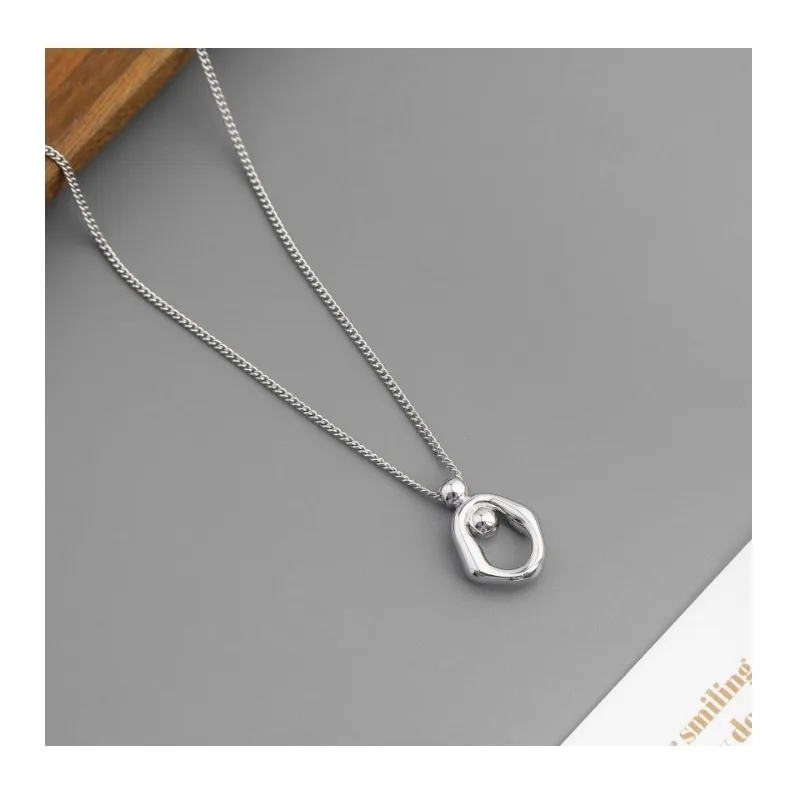 * Home New Oval Hollow Necklace Autumn and Winter Simple Temperament High-end Niche Design Global Clavicle Chain
* Home New Oval Hollow Necklace Autumn and Winter Simple Temperament High-end Niche Design Global Clavicle Chain