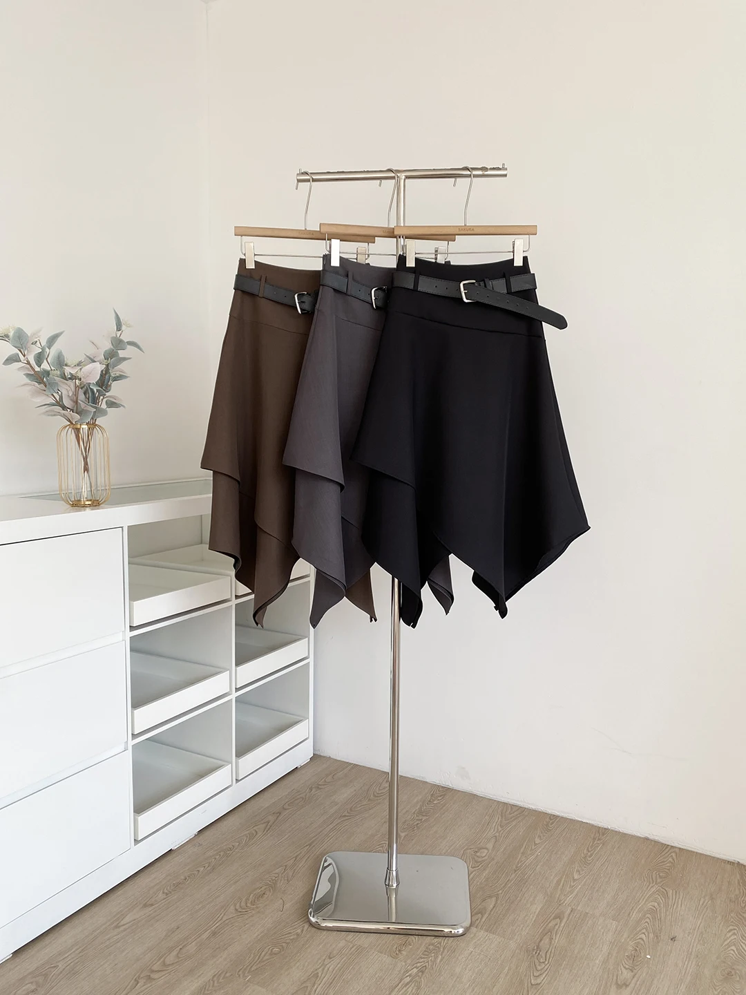 Chic Commuter Style Asymmetrical Midi Skirt Women's High Waist Slim A-Line Skirt Simple Design Spring New Arrival
Chic Commuter Style Asymmetrical Midi Skirt Women's High Waist Slim A-Line Skirt Simple Design Spring New Arrival