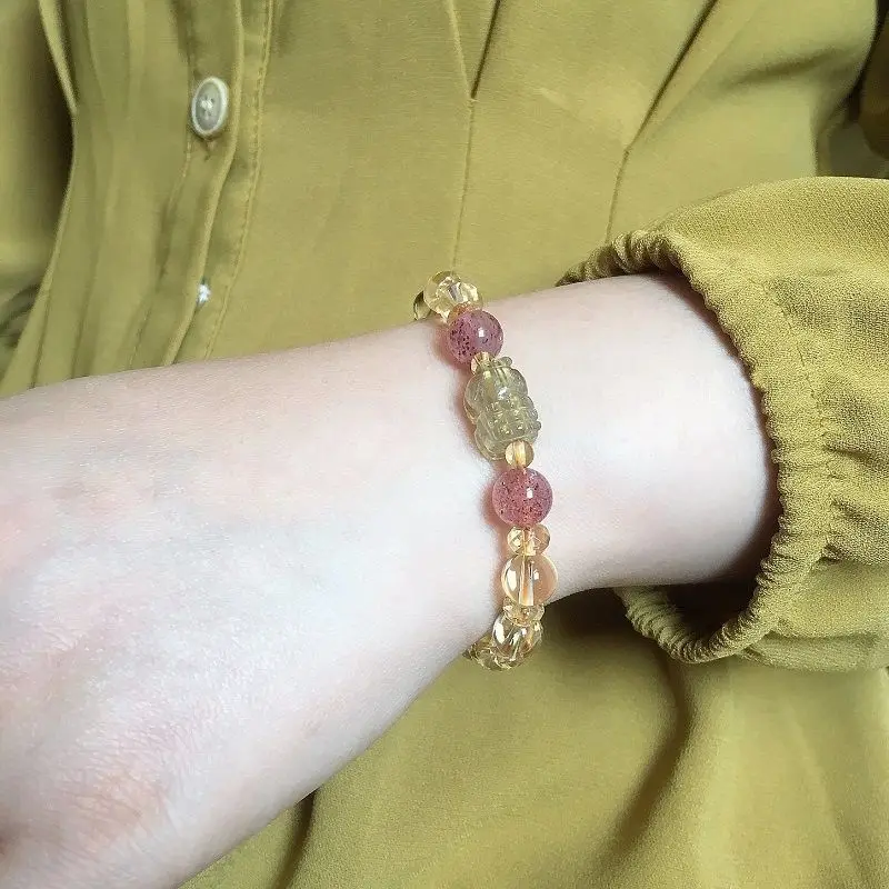 UMQ Natural Gold Rutilated Quartz Rutile Yellow Crystal Strawberry Quartz Colorfast Lucky Super Fairy Bracelet for Women
UMQ Natural Gold Rutilated Quartz Rutile Yellow Crystal Strawberry Quartz Colorfast Lucky Super Fairy Bracelet for Women