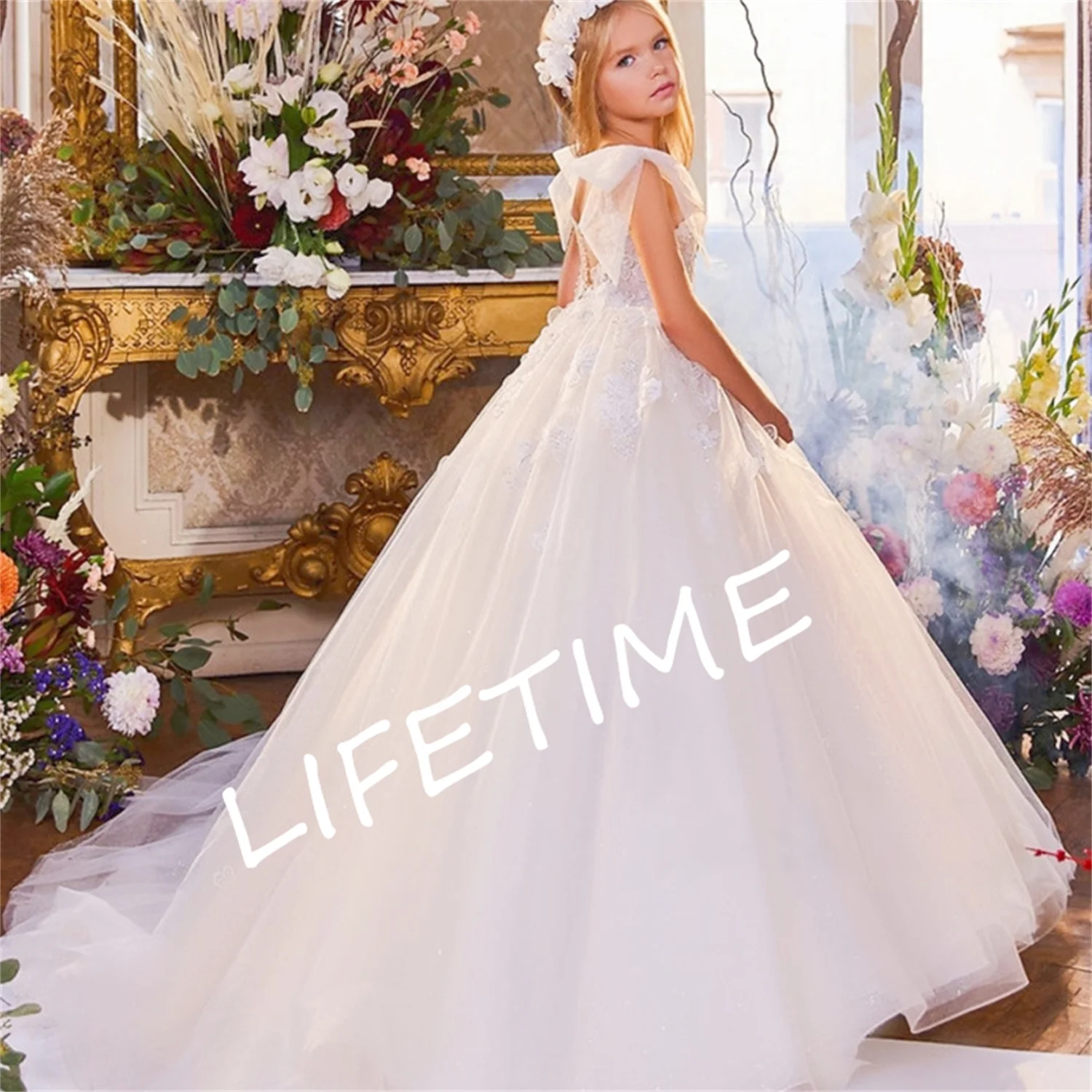 Flower Girl Dresses Lace Illusion Sleeves Button Back Elegant Girl Princess For Wedding Party First Communion Gowns
Flower Girl Dresses Lace Illusion Sleeves Button Back Elegant Girl Princess For Wedding Party First Communion Gowns