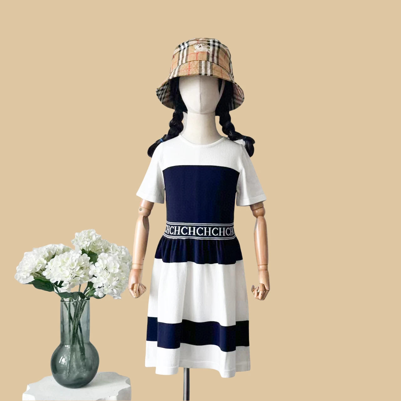 CH Fashion Casual Girls Dress Niche Brand Slim Pleated Skirt High Quality Designer 2025 New Pretty Gift Clothing for Girls
CH Fashion Casual Girls Dress Niche Brand Slim Pleated Skirt High Quality Designer 2025 New Pretty Gift Clothing for Girls