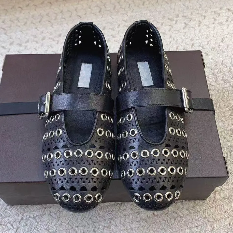 2026 leather casual hollow simple leather comfortable Mary Jane women's shoes flat sole single shoe trend
2026 leather casual hollow simple leather comfortable Mary Jane women's shoes flat sole single shoe trend
