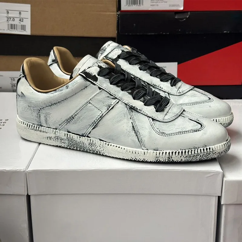 Classic Versatile Men's Casual Sneakers Brand Design Retro Graffiti Leather Lace-Up Board Shoes Trendy Thick Soled Couple Shoes
Classic Versatile Men's Casual Sneakers Brand Design Retro Graffiti Leather Lace-Up Board Shoes Trendy Thick Soled Couple Shoes