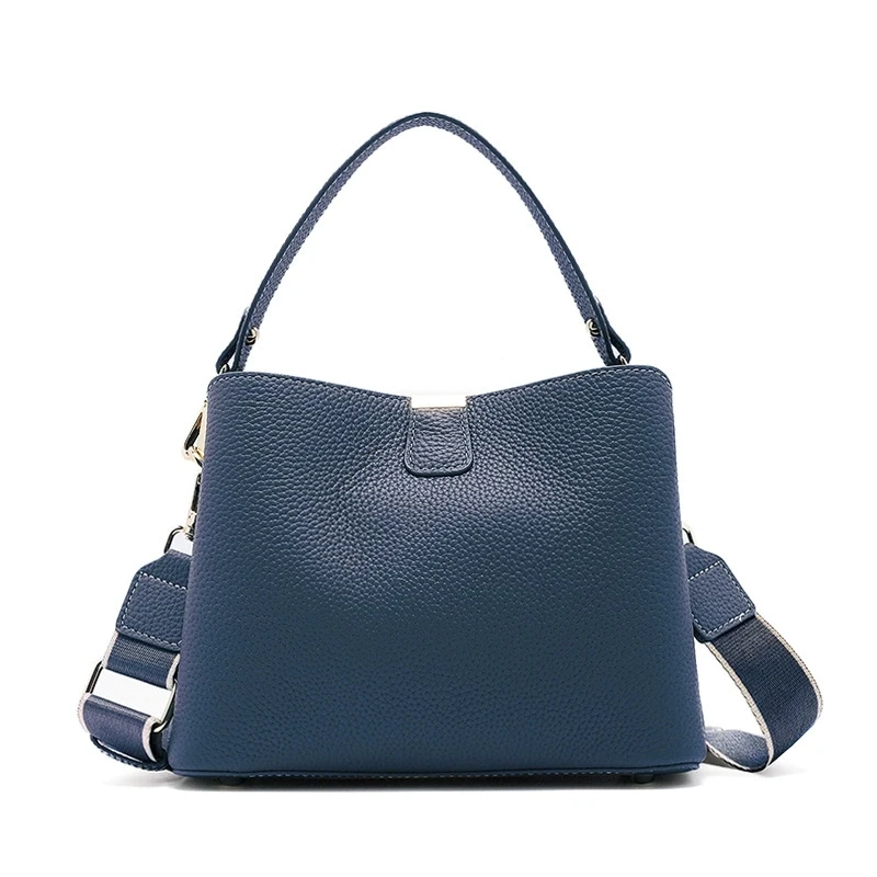 Genuine Leather Woman Bags Luxury Designers 2025 Trend New Fashion Casual Shoulder Bucket Bag Crossbody Purses for Girls
Genuine Leather Woman Bags Luxury Designers 2025 Trend New Fashion Casual Shoulder Bucket Bag Crossbody Purses for Girls