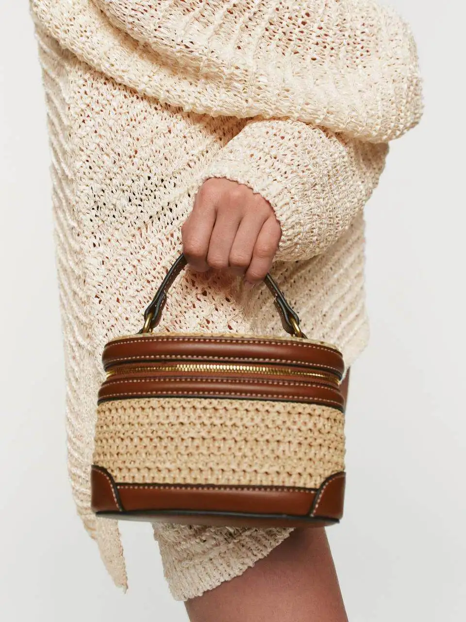 New Summer Women's Handbag Woven Crossbody Makeup Bag Detailed Stitching Handheld Bag Fashionable Square Shape Pure Color
New Summer Women's Handbag Woven Crossbody Makeup Bag Detailed Stitching Handheld Bag Fashionable Square Shape Pure Color