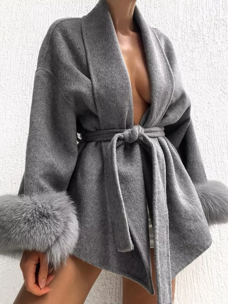 Casual Scarf Collar Solid Color Woolen Coat Fashionable Casual Single Breasted Pocket Loose Outerwear 2025 New Highstreet Jacket
Casual Scarf Collar Solid Color Woolen Coat Fashionable Casual Single Breasted Pocket Loose Outerwear 2025 New Highstreet Jacket